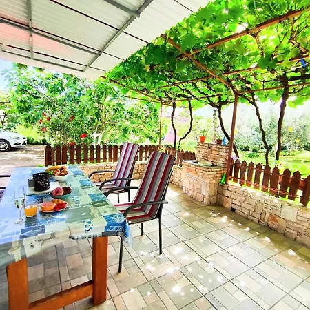 Fuer 4 Personen Ca 40 Qm In Sijana, Istrien Istrische Riviera Holiday home *